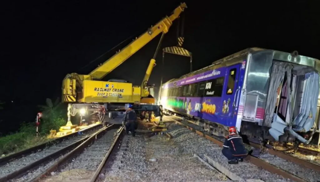 KAI Daop 1 Batalkan Beberapa Perjalanan Karena KA Argo Bromo Anjlok | Berita